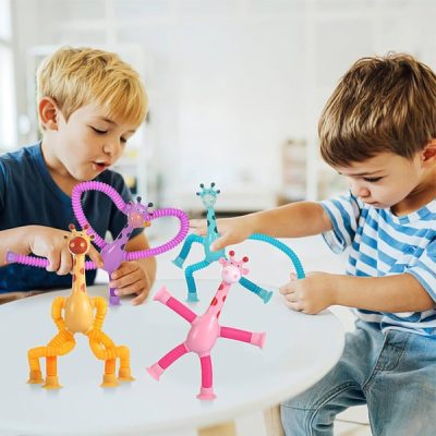 Raztegljiva igrača žirafa z lučkami (4 kosi) | TOZARI